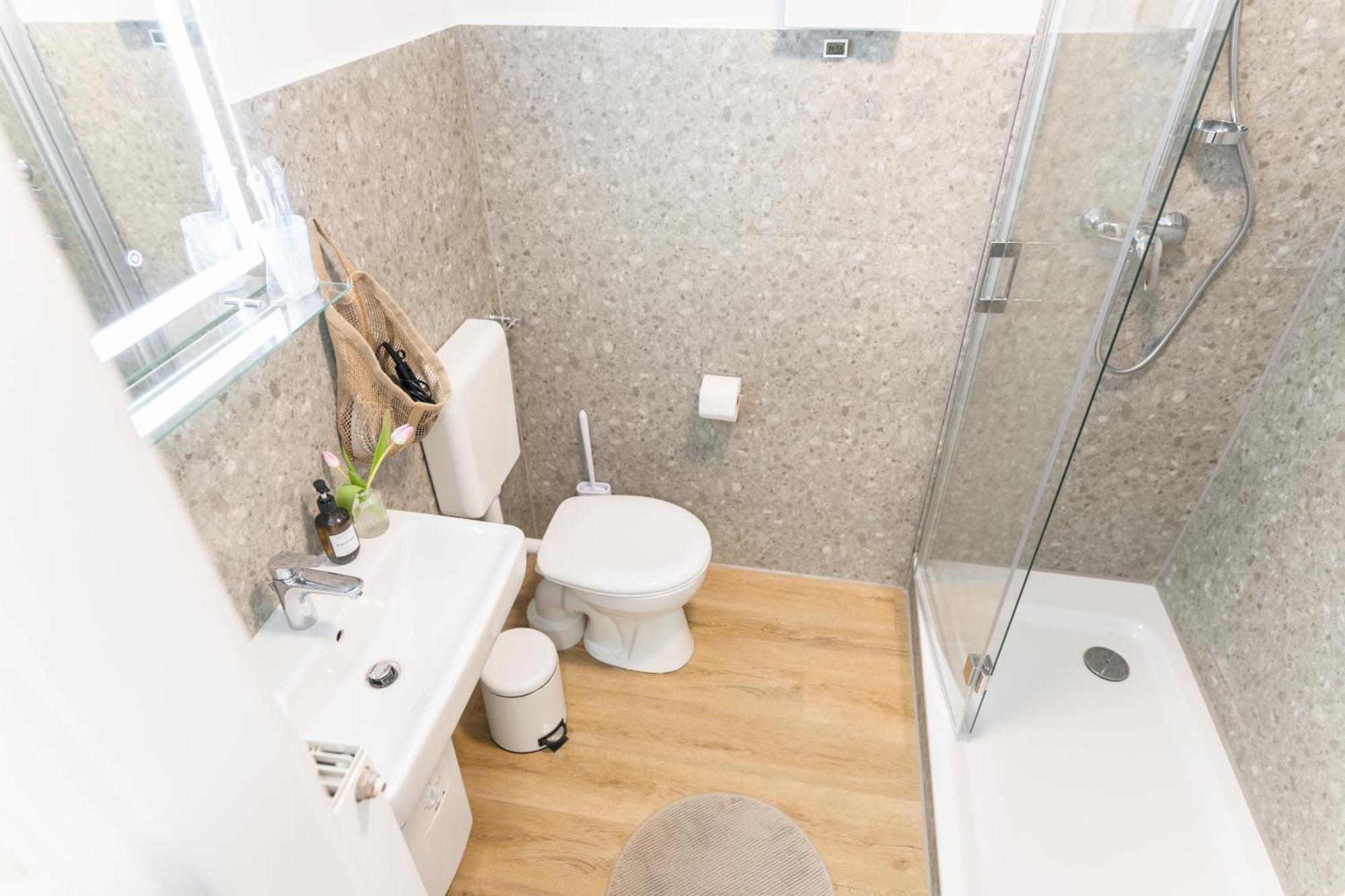 Wolfsburg Innenstadt - Happyhome - Direkt In Der Porschestrasse, 5 Personen & Kind, 3 Zimmer Exterior photo